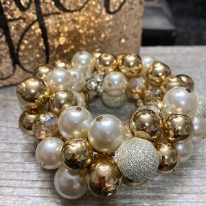NWOT Gold Tone & Faux Pearls Baubles Stretch Bracelet!